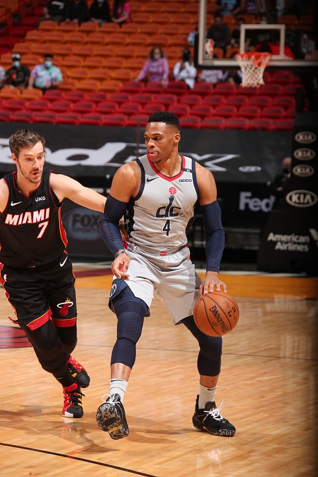 足总杯冲刺阶段走向成谜；华盛顿奇才复出首秀；气氛紧张；球探报告显示潜力的简单介绍-奇异果平台