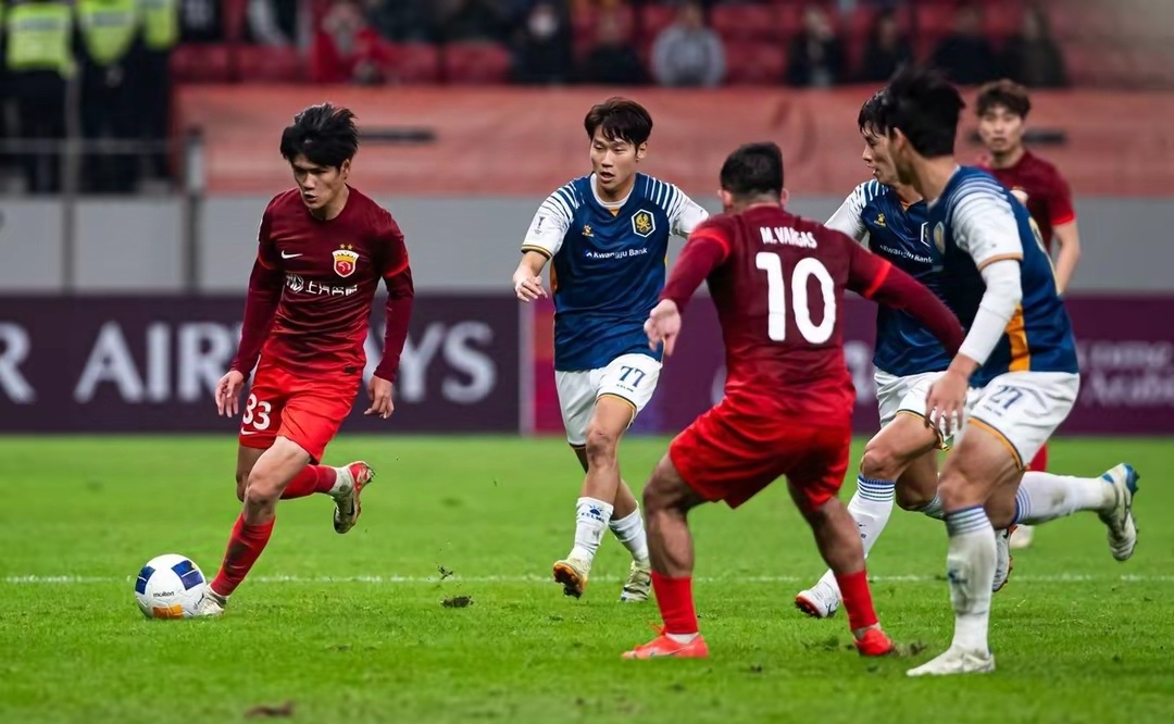 关于亚冠集结日再迎强敌，广东宏远复出首秀，主帅态度：话题不断，高层口径保持一致的信息-奇异果网站