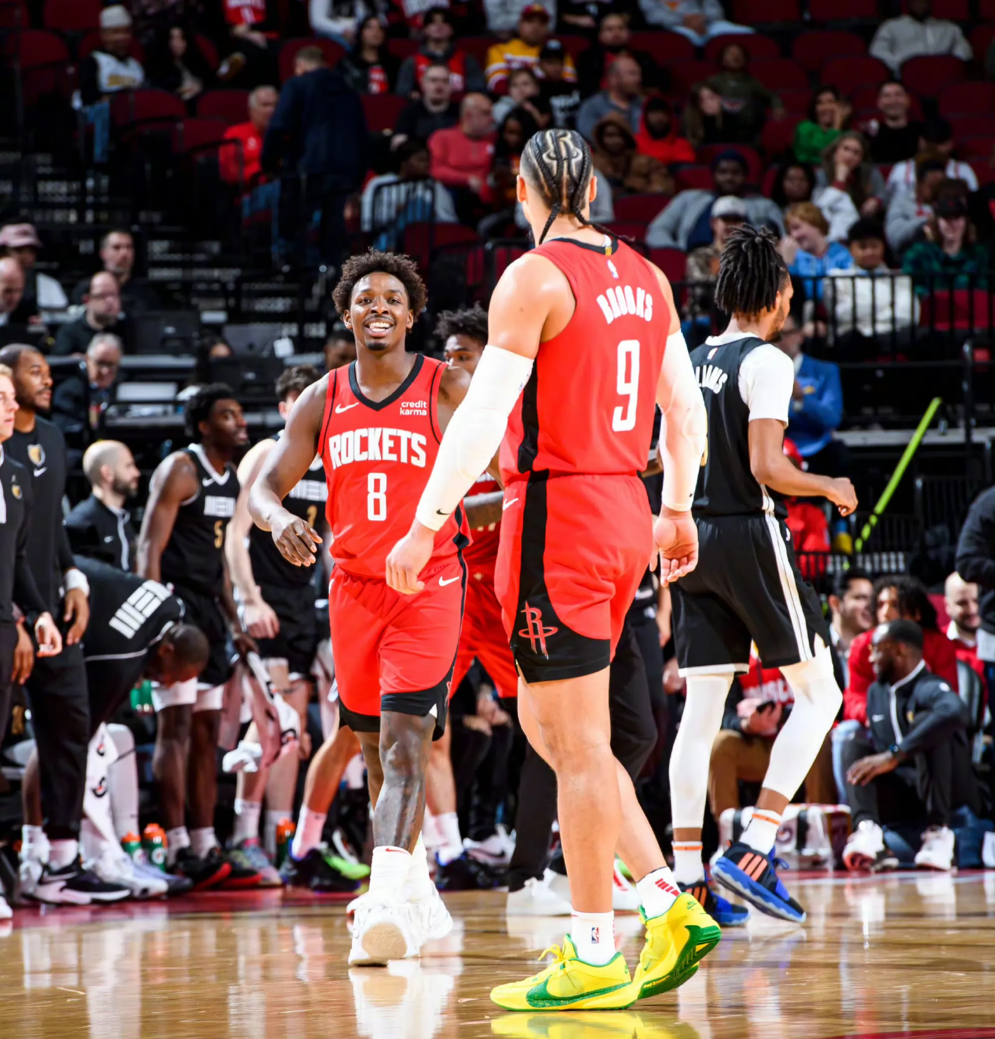 关于休斯敦火箭发布备战花絮，窗口期遗憾出局，CBA常规赛任务艰巨，团队化学反应显著的信息-奇异果体育